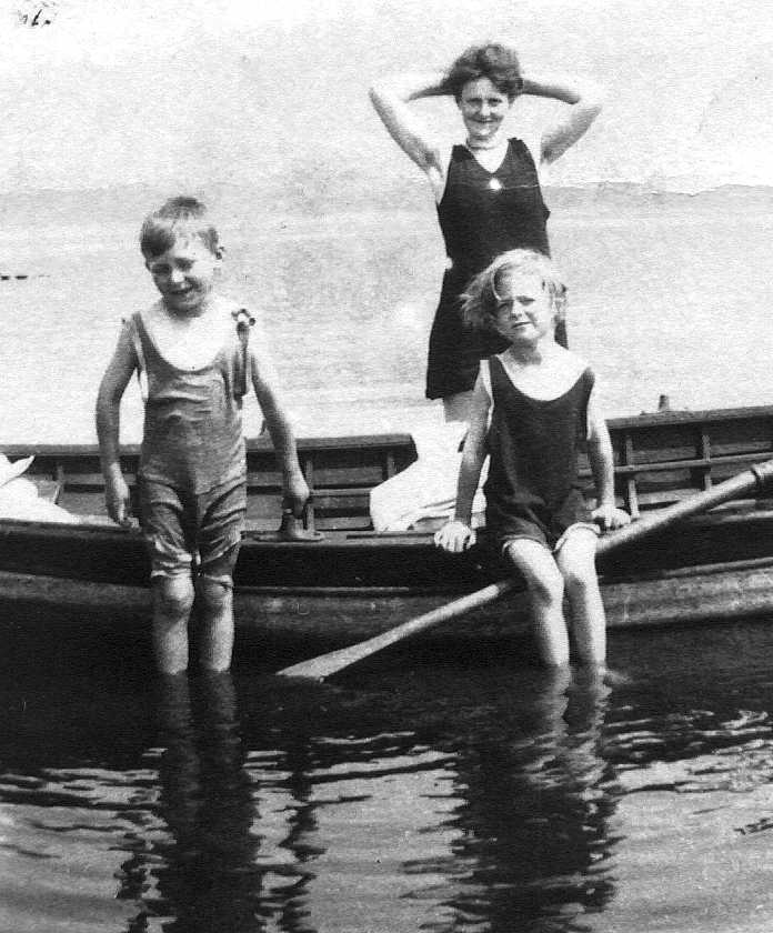 1921 Elisabeth and children