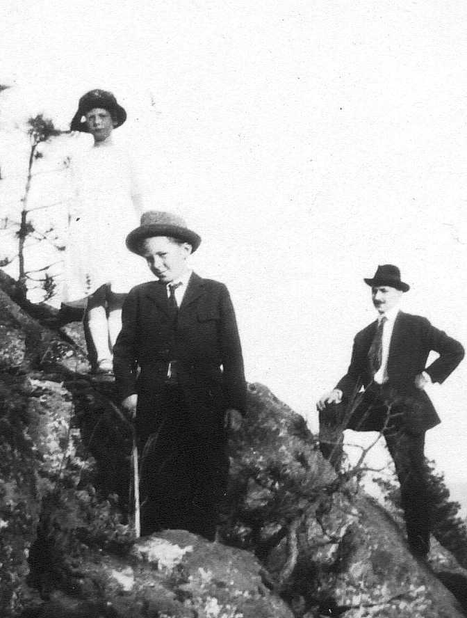 1922 Paul and children 